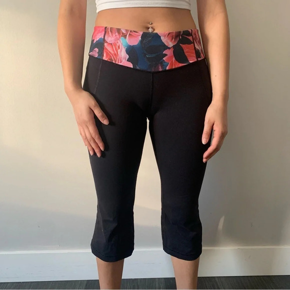 🌺 Elevate Your Yoga Flow with Lululemon Black Capris - Women's Size 8  🧘‍♀️ - Picture 1 of 9